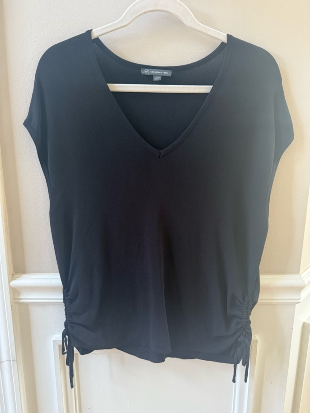Adrianna Papell Black V-Neck Short Sleeve Rayon Top with Side Drawstrings.  L
